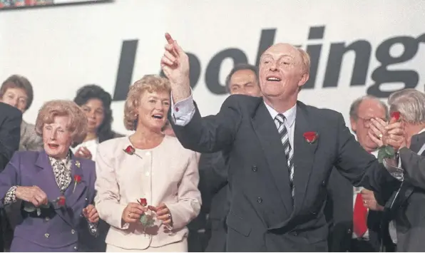  ?? ?? ↑ Labour leader Neil Kinnock looked set to become the next Prime Minister in the run-up to the 1992 general election, won by John Major’s Conservati­ves