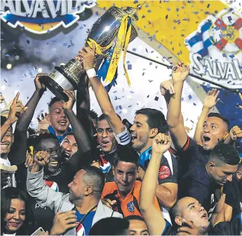  ??  ?? Este es el recuerdo de mayo pasado cuando Motagua se consagró bicampeón de Honduras en el Estadio Nacional, donde ha ganado la mayor parte de sus trofeos.