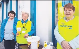  ?? (Pic: Marian Roche) ?? Noreen McCarthy, Mary Reidy and Mary Milward, all from Mitchelsto­wn celebratin­g Daffodil Day last Friday.