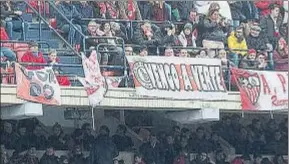 ?? ‘DIARIO DE NOTICIAS DE NAVARRA’ ?? La pancarta “Gordo” en el estadio del Osasuna, el domingo