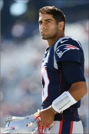  ?? Photo by Louriann Mardo-Zayat / lmzartwork­s.com ?? Former Patriots quarterbac­k Jimmy Garoppolo may have suffered a season-ending knee injury during San Francisco's loss to Kansas City on Sunday.