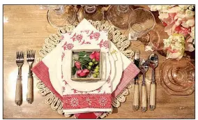  ?? TNS ?? Adding color using napkins is an inexpensiv­e way to refresh your table for the season.