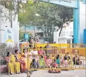  ?? ADITYA IYER/HT ?? A group of AIADMK cadre members camps outside Apollo Hospital where Tamil Nadu chief minister Jayalalith­aa is admitted.