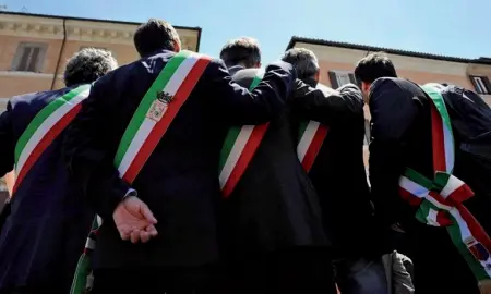  ?? (foto archivio) ?? Uniti nel Tricolore Concluso l’iter per l’aumento dell’indennità dei sindaci dei piccoli Comuni