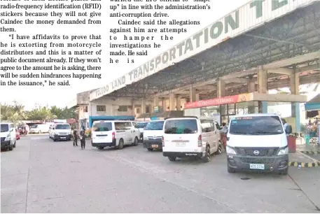  ?? PHOTOGRAPH COURTESY OF LTO7 ?? LAND Transporta­tion Office Cebu has an official facing extortion raps, with presidenti­al spokespers­on Harry Roque himself receiving complaints from motorists.