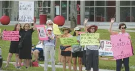  ?? CAVARETTA / SOUTH FLORIDA SUN SENTINEL JOE ?? Protesters hold signs and wave to passing motorists in West Palm Beach. The marchers were marking the 50th anniversar­y of the Roe vs. Wade decision, which was overturned in 2022.