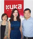  ??  ?? Consul Evie Costa, Miss World Philippine­s national director Cory Quirino and
Noel Gonzales.