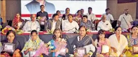  ?? HT PHOTO ?? The women, who were felicitate­d for their bravery by chief minister Akhilesh Yadav at a special event organised as part of ‘Kanya Shiksha Aur Surakhsha’ programme of the state government. The event was organised by Hindustan Hindi daily in the state capital on Saturday.