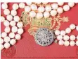  ??  ?? Die Perlen der Kette stammen aus dem Besitz von Marie-Antoinette.