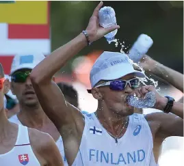  ?? FOTO: DPA/LEHTIKUVA/HENDRIK SCHMIDT ?? Aleksi Ojalas vatteninta­gning misslyckad­es.
■