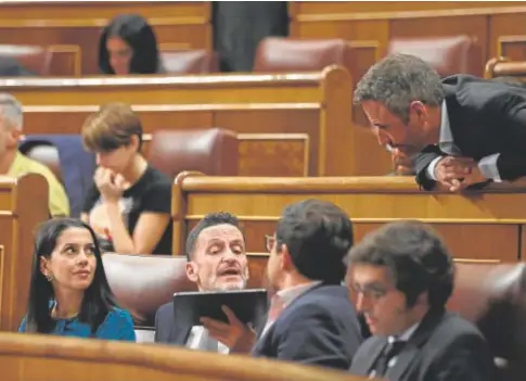  ?? // JAIME GARCÍA ?? Debate en la bancada de Ciudadanos, durante un pleno en octubre