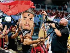  ?? CURTIS COMPTON / CCOMPTON@AJC.COM ?? Fans celebrate after Atlanta United forward Josef Martinez gets the MLS season record-tying goal during a victory in August.