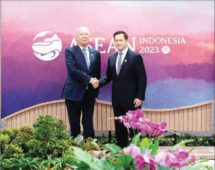 ?? ?? Prime Minister Hun Manet (right) meets with World Economic Forum founder Klaus Schwab in Indonesia in September 2023.STPM