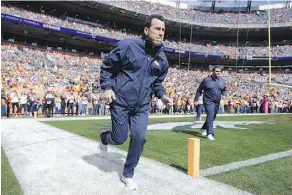  ?? JACK DEMPSEY/THE ASSOCIATED PRESS ?? Denver Broncos head coach Gary Kubiak takes the field at Sunday’s game against the Atlanta Falcons.