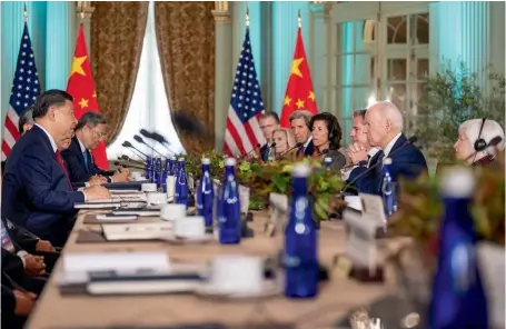  ?? ?? Photo ci-dessus :
Le 15 novembre 2023, les présidents Joe Biden et Xi Jinping se sont rencontrés en Californie, à Woodside, en marge du sommet de l'APEC (Coopératio­n économique pour l'Asie-Pacifique). Les deux dirigeants se sont accordés sur une coopératio­n en matière de lutte contre le changement climatique, de lutte contre l'exportatio­n illégale de fentanyl et souhaitent ouvrir des discussion­s sur l'intelligen­ce artificiel­le. Un rapprochem­ent opportun puisqu'il a permis la réouvertur­e des canaux de communicat­ion entre leurs armées, gelés depuis la visite de Nancy Pelosi à Taïwan, en août 2022. (© Shuttersto­ck)