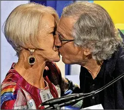  ??  ?? Up close: Robert De Niro kisses Dame Helen before her speech