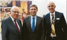  ?? Foto: Schied ?? Freuen sich über Schulen für Afrika: (von links) Siegfried Lingel, Honorargen­eralkonsul der Republik Mosambik, Stefan Rößle und Karl-Heinz Köster.