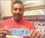  ?? ADITYA./JAWA PSO ?? PENGALAMAN PERTAMA: Jacob Patel memamerkan tiket superfans miliknya di Surabaya tadi malam.