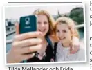  ??  ?? Tilda Mellander och Frida Hirsch, båda 13 år, testar brons selfie-potential.
