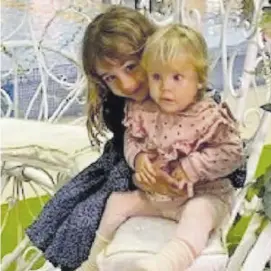 ??  ?? Las pequeñas Anna y Olivia, en una imagen de archivo. 33