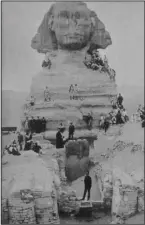  ??  ?? Baseball players pose on the Sphinx of Giza in Egypt while doing a global tour in 1889.