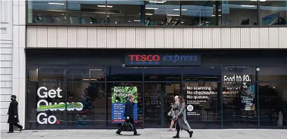  ?? Pictures: BEN STEVENS / PARSONS MEDIA ?? Every little apps...exterior of the first checkout-free Tesco Express supermarke­t, which was opening today