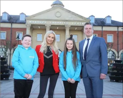  ?? Pic: Darren Kidd, Press Eye. ?? Heads of Fun, EJ Dunne (11), Kilcurry, Dundalk and Kaisha Lavery (10), Dublin Road, Dundalk with top blogger and style icon Rosie Connolly and Sean Farrell, Manager, Marshes Shopping Centre. Young Heads of Fun are creating online video content for Marshes Shopping Centre’s Halloween events.