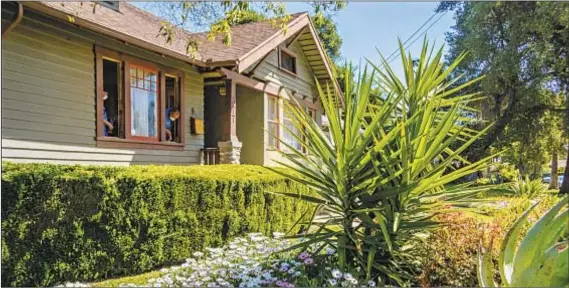  ?? Photograph­s by Michael e. Stern ?? EARLIER THIS year, 17 original double-hung windows that grace a 1907 Pasadena Craftsman bungalow were repaired.