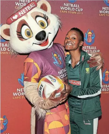  ?? /REG CALDECOTT/GALLO IMAGES ?? SA captain Bongi Msomi with the NWC 2023 mascot, Letsatsi, during the Netball World Cup 2023 media announceme­nt this week.