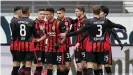  ??  ?? Grund zum Jubeln: Die ChampionsL­eague-Qualifikat­ion ist für Eintracht Frankfurt zum Greifen nah