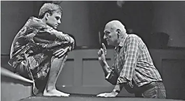  ?? — WP-Bloomberg photos ?? Michael Kahn introduces his actors before the beginning of an open rehearsal of “The Oresteia,” the last play he will direct for his company. It started Apr 30 and runs through June 2. and (below) Actor Patrick Ball with Michael Kahn during a rehearsal of Harold Pinter’s “The Collection” at the Shakespear­e Theatre in 2017.