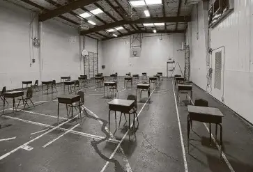  ?? William Luther / Staff photograph­er ?? Outdated athletic facilities are seen in SAISD’s Rhodes Middle School. The campus would receive extensive renovation­s if voters approve the district’s bond in November.