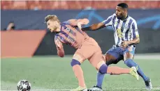  ?? /EFE. ?? Timo Werner (izq.) y el club inglés gozan de una cómoda ventaja de 0-2 obtenida en el partido de ida.