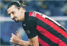  ??  ?? Zlatan Ibrahimovi­c tiene una lesión en el muslo izquierdo.