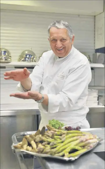  ??  ?? Fini les cent pas quotidiens dans sa cuisine de   mètres carrés dans les entrailles de l’Hermitage. Le  mars prochain, Joël Garault raccroche son tablier de grand chef. (Photo Michaël Alési)