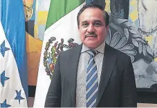  ??  ?? El embajador mexicano Víctor Hugo Morales fue el encargado de impartir la conferenci­a sobre Juan Rulfo.