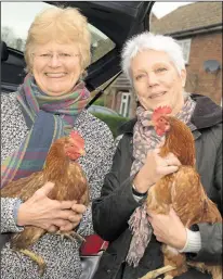  ??  ?? Gill Whittaker and Daphne Lindsay with their hens
