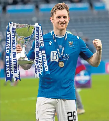  ??  ?? FINALLY: Liam Craig got his hands on a trophy in St Johnstone colours.