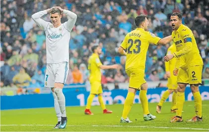  ?? AP ?? En crisis. Cristiano Ronaldo lamenta una de las dos jugadas claras que tuvo frente al arco de Villarreal.