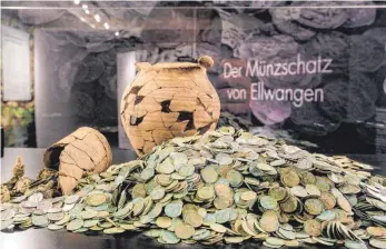  ?? FOTO: THOMAS SIEDLER/MUSEUM ?? Der Ellwanger Münzschatz gilt als Fund von hoher wissenscha­ftlicher Bedeutung.