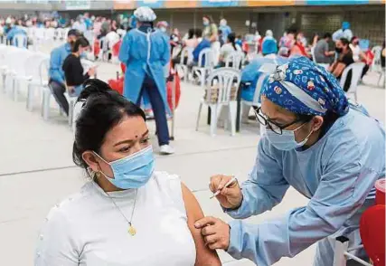  ?? JAIVER NIETO/ ADN ?? Medellín cuenta con 13 puntos masivos de vacunación, nueve de ellos en diferentes centros comerciale­s de la ciudad.