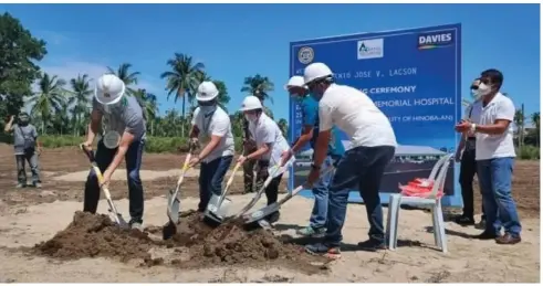  ?? CONTRIBUTE­D PHOTO ?? GROUNDBREA­KING. Governor Eugenio Jose Lacson and Hinoba-an Mayor Ernesto Estrao break ground on Eleuterio Decena Hospital in Hinoba-an.