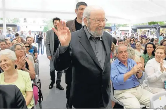  ?? ANTONIO PIZARRO ?? José Manuel Caballero Bonald, en una edición de la Feria del Libro de Sevilla.