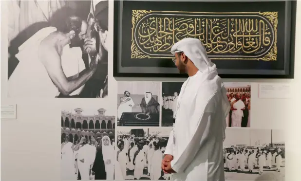  ?? Haj: Memories of a Journey ?? MEMOIRS OF A PILGRIMMAG­E... A visitor looks at the photos of Sheikh Zayed bin Sultan Al Nahyan during Haj, displayed at the exhibition at Sheikh Zayed Grand Mosque in Abu Dhabi.