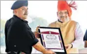  ??  ?? Union home minister Amit Shah presenting gallantry awards on the 35th Raising Day celebratio­ns of NSG in Manesar on Tuesday. ANI