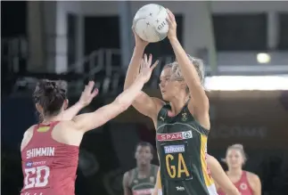  ??  ?? SOUTH Africa’s Lenize Potgieter is challenged by Kate Shimmin of England during the third Test in Cape Town. | JACO MARAIS