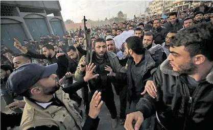  ??  ?? Funeral dos militantes da Jihad Islâmica em Beit Lahiya, na Faixa de Gaza