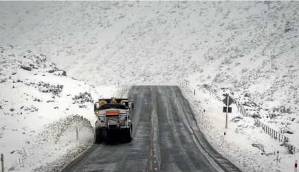  ?? PHOTO: ALDEN WILLIAMS/STUFF ?? A snow plough clears State Highway 73 on the western side of Porters Pass in Canterbury yesterday.