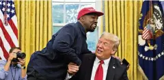 ?? FOTO.:GETTY ?? Kumpelhaft­e Nähe im Weißen Haus: Rapper Kanye West (l.) und Präsident Donald Trump 2018.
