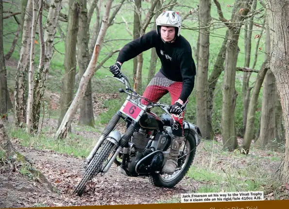  ??  ?? Trophy Jack Frearson on his way to the Vinall
AJS. for a clean ride on his rigid/tele 410cc